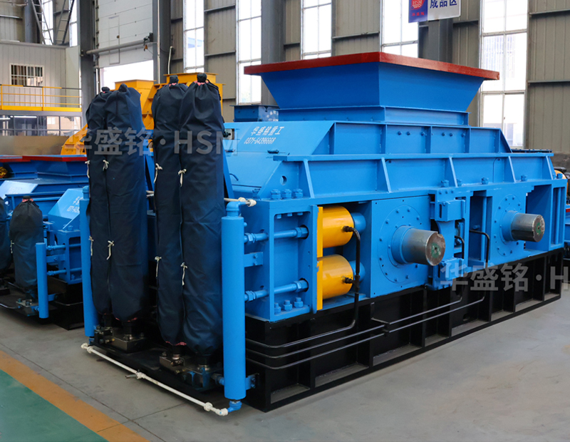 砂石廠液壓對(duì)輥破碎機(jī)工作時(shí)應(yīng)注意哪些問題?